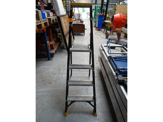 Alu trapladder dewalt - afbeelding 1 van  6