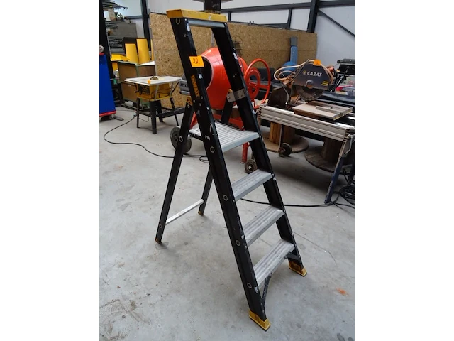Alu trapladder dewalt - afbeelding 2 van  6