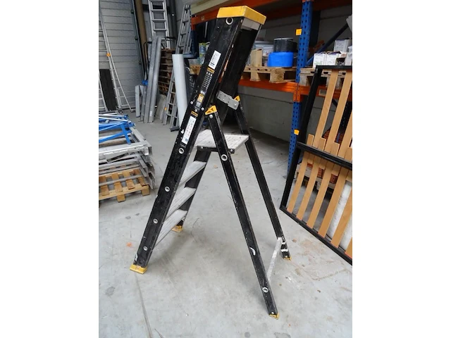 Alu trapladder dewalt - afbeelding 3 van  6