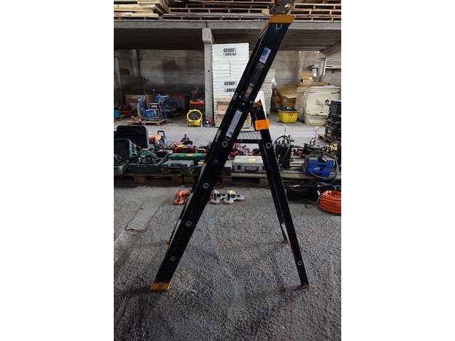 Alu trapladder dewalt - afbeelding 1 van  3
