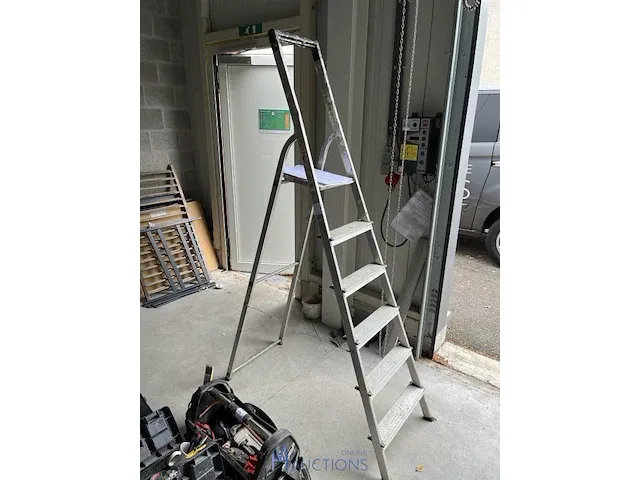 Alu trapladder - afbeelding 1 van  2