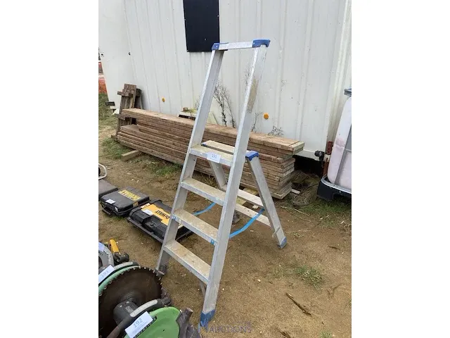 Alu trapladder - afbeelding 1 van  2