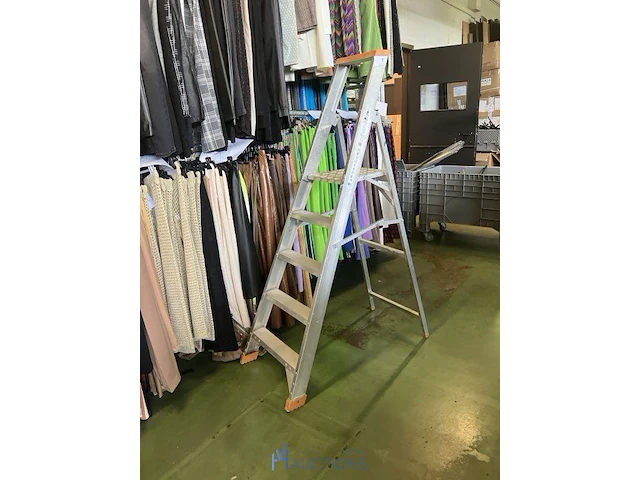 Alu trapladder - afbeelding 1 van  4