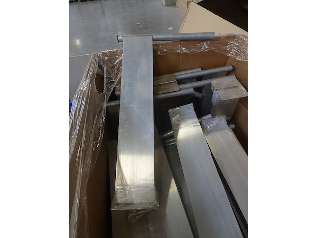 Alu/metaal onderdelen karrenstelplaats - afbeelding 1 van  5