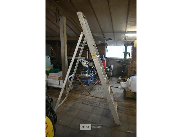 Aluminium trapladder met 7 treden - afbeelding 1 van  5
