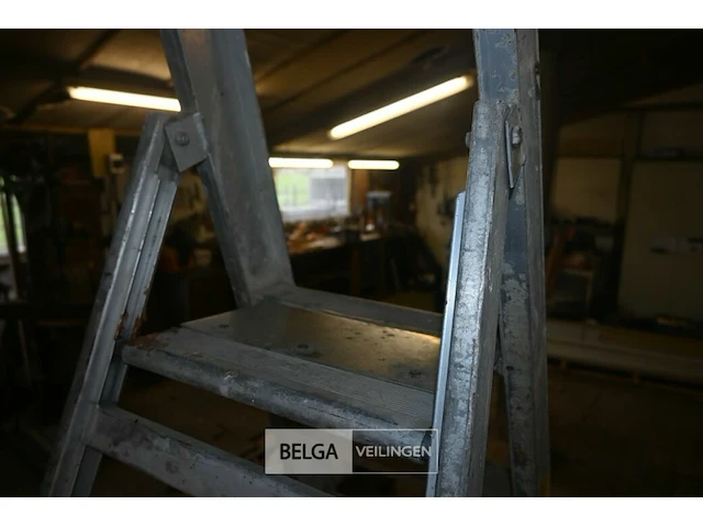 Aluminium trapladder met 7 treden - afbeelding 5 van  5