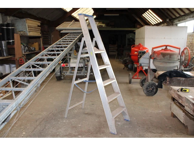 Aluminium trapladder - afbeelding 1 van  2