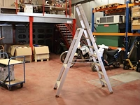 Aluminium trapladder - afbeelding 1 van  2