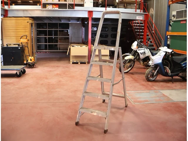 Aluminium trapladder - afbeelding 2 van  3