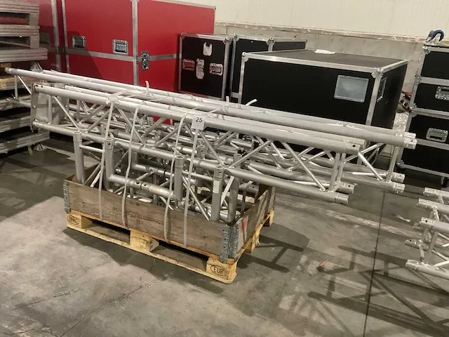 Aluminium trussen - afbeelding 1 van  4