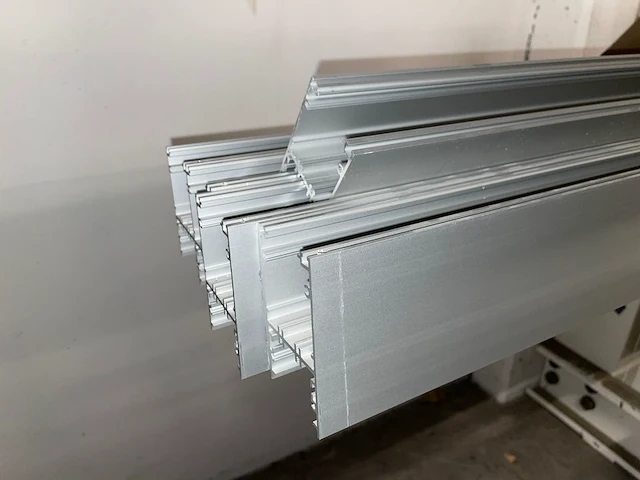 Aluminiumprofielen - afbeelding 1 van  2