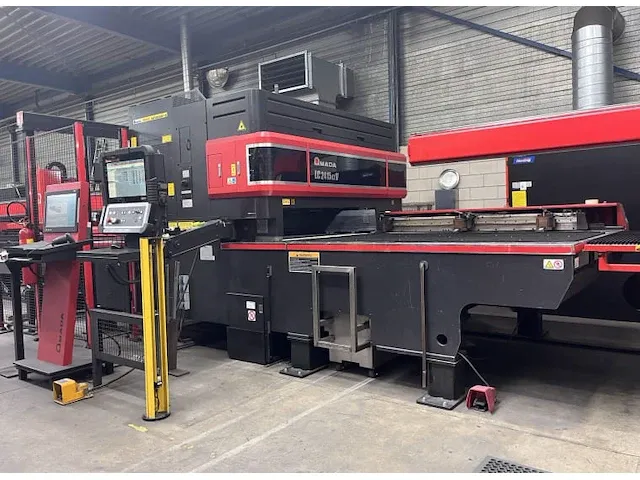 Amada lc2415a 5nt laser-snijmachine + laad-/lossysteem - afbeelding 1 van  9