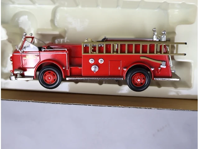 American lafrance dcfa n° 19 700 series (601) - afbeelding 2 van  4