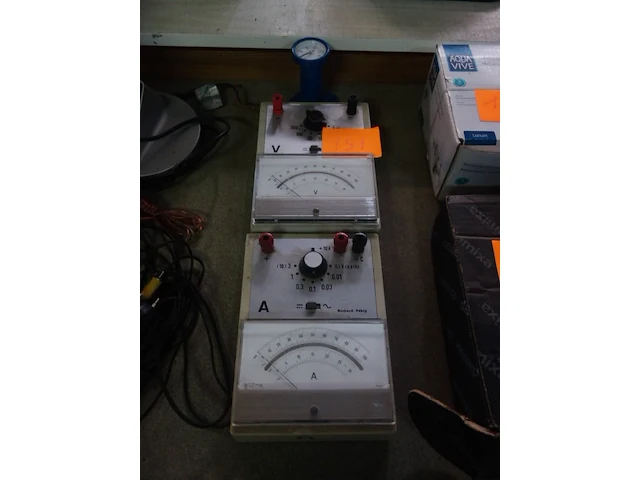 Ampère en voltmeter - afbeelding 1 van  1