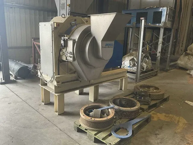 Andritz v-3/150c-2r (rev) pallets pers - afbeelding 1 van  9