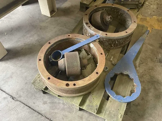 Andritz v-3/150c-2r (rev) pallets pers - afbeelding 6 van  9