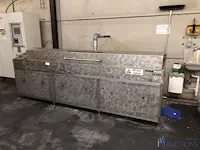 Anilox roll cleaning machine