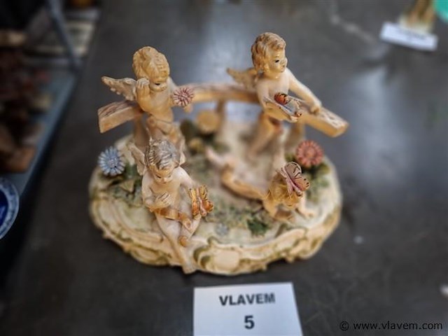 Antiek beeldje - afbeelding 1 van  3