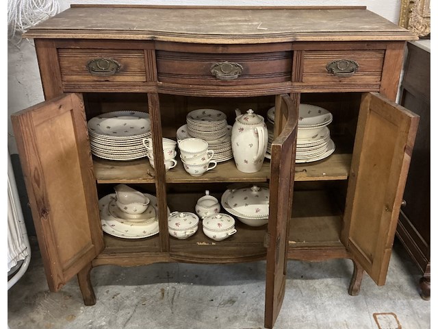 Antiek bruin kastje met 3 schuiven, mooi gesculpteert - afbeelding 4 van  4