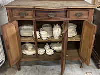 Antiek bruin kastje met 3 schuiven, mooi gesculpteert - afbeelding 4 van  4