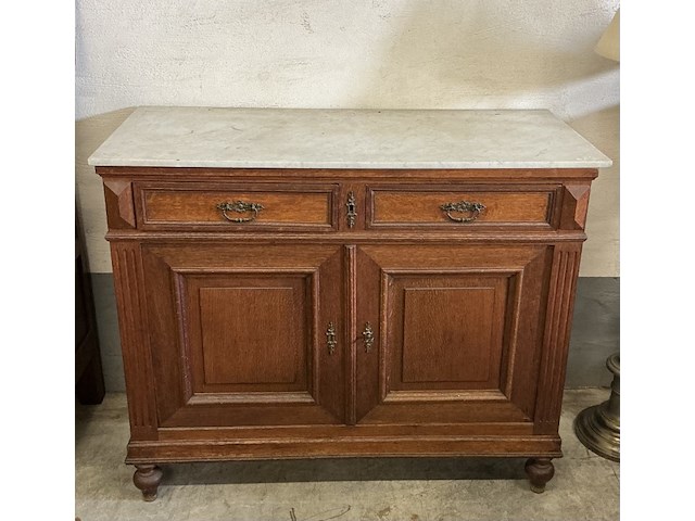 Antiek buffetkastje met marmeren blad, 2 schuiven en legkast - afbeelding 1 van  4
