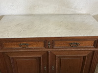 Antiek buffetkastje met marmeren blad, 2 schuiven en legkast - afbeelding 2 van  4