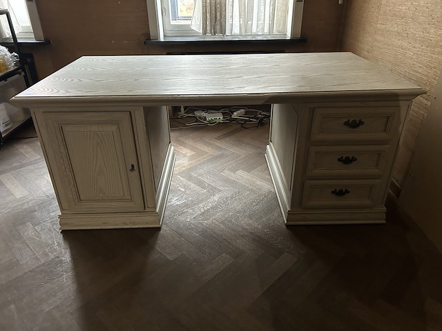 Antiek bureau 180x90x76cm - afbeelding 1 van  2