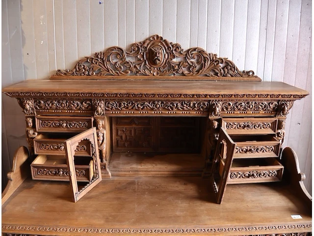Antiek bureau met houtsnijwerk - afbeelding 4 van  7