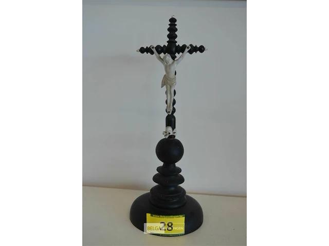 Antiek crucifix kruisbeeld hout - afbeelding 1 van  5