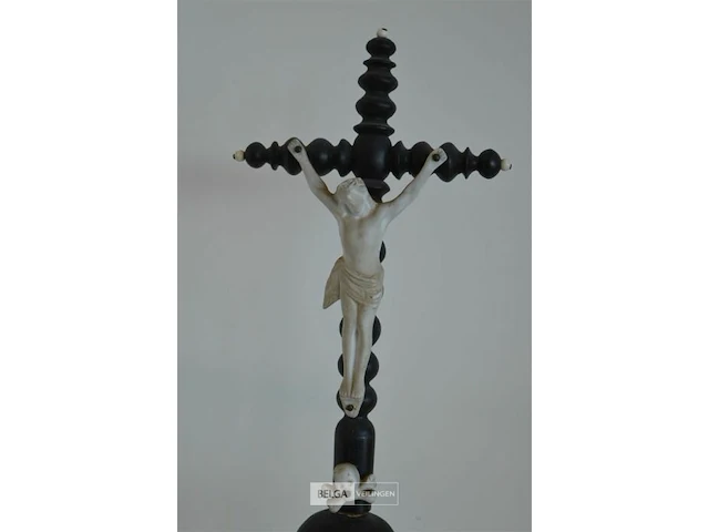 Antiek crucifix kruisbeeld hout - afbeelding 2 van  5