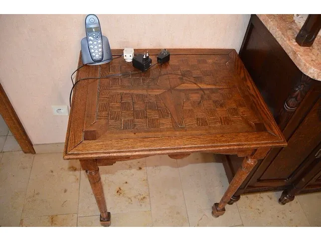 Antiek eetkamer bestaande uit buffetkast 6 deuren 1 lade marmeren blad, uitschuifbare tafel glazen blad, 6 stoelen stoffen zit en rug, wandkast 3 deuren 1 lade marmeren blad en spiegel, stoel met armleuning - afbeelding 2 van  18
