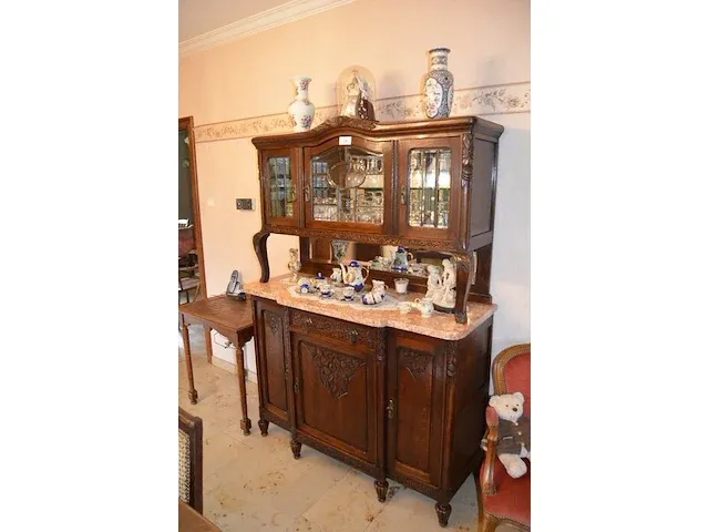 Antiek eetkamer bestaande uit buffetkast 6 deuren 1 lade marmeren blad, uitschuifbare tafel glazen blad, 6 stoelen stoffen zit en rug, wandkast 3 deuren 1 lade marmeren blad en spiegel, stoel met armleuning - afbeelding 4 van  18