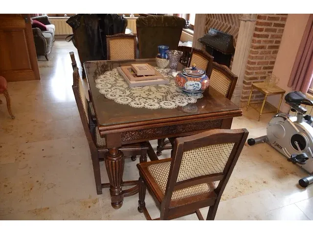 Antiek eetkamer bestaande uit buffetkast 6 deuren 1 lade marmeren blad, uitschuifbare tafel glazen blad, 6 stoelen stoffen zit en rug, wandkast 3 deuren 1 lade marmeren blad en spiegel, stoel met armleuning - afbeelding 6 van  18