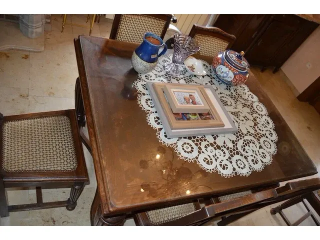Antiek eetkamer bestaande uit buffetkast 6 deuren 1 lade marmeren blad, uitschuifbare tafel glazen blad, 6 stoelen stoffen zit en rug, wandkast 3 deuren 1 lade marmeren blad en spiegel, stoel met armleuning - afbeelding 10 van  18
