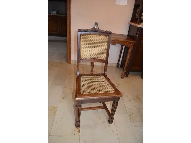 Antiek eetkamer bestaande uit buffetkast 6 deuren 1 lade marmeren blad, uitschuifbare tafel glazen blad, 6 stoelen stoffen zit en rug, wandkast 3 deuren 1 lade marmeren blad en spiegel, stoel met armleuning - afbeelding 11 van  18