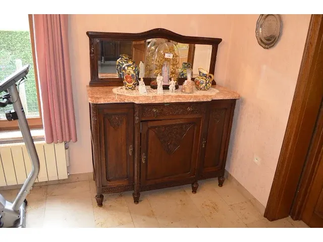 Antiek eetkamer bestaande uit buffetkast 6 deuren 1 lade marmeren blad, uitschuifbare tafel glazen blad, 6 stoelen stoffen zit en rug, wandkast 3 deuren 1 lade marmeren blad en spiegel, stoel met armleuning - afbeelding 13 van  18