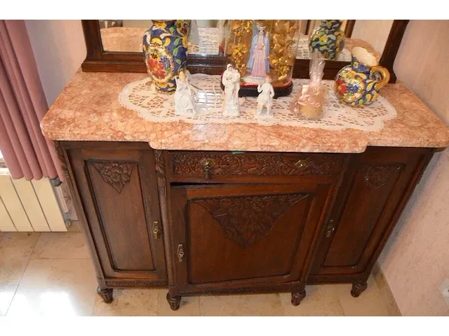 Antiek eetkamer bestaande uit buffetkast 6 deuren 1 lade marmeren blad, uitschuifbare tafel glazen blad, 6 stoelen stoffen zit en rug, wandkast 3 deuren 1 lade marmeren blad en spiegel, stoel met armleuning - afbeelding 14 van  18