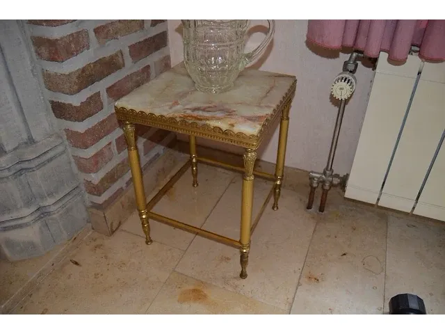 Antiek eetkamer bestaande uit buffetkast 6 deuren 1 lade marmeren blad, uitschuifbare tafel glazen blad, 6 stoelen stoffen zit en rug, wandkast 3 deuren 1 lade marmeren blad en spiegel, stoel met armleuning - afbeelding 16 van  18