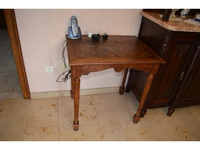 Antiek eetkamer bestaande uit buffetkast 6 deuren 1 lade marmeren blad, uitschuifbare tafel glazen blad, 6 stoelen stoffen zit en rug, wandkast 3 deuren 1 lade marmeren blad en spiegel, stoel met armleuning - afbeelding 18 van  18