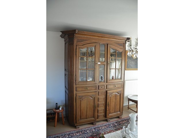 Antiek eiken kast met 2 deuren en 3 laden met opzet vitrine 2 deuren - afbeelding 1 van  12