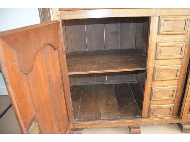 Antiek eiken kast met 2 deuren en 3 laden met opzet vitrine 2 deuren - afbeelding 6 van  12