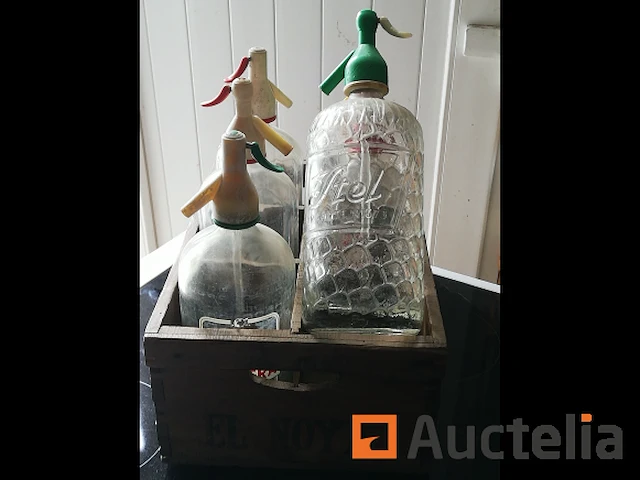 Antiek houten rek met 6 flessen - afbeelding 1 van  2