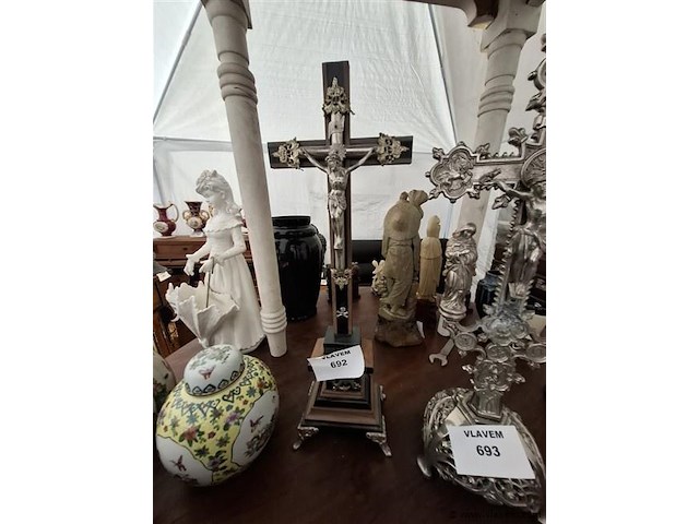 Antiek kruisbeeld - afbeelding 1 van  1