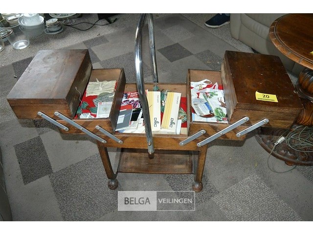 Antiek naaikistje - afbeelding 1 van  3