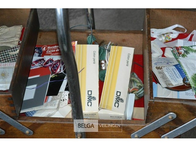 Antiek naaikistje - afbeelding 2 van  3