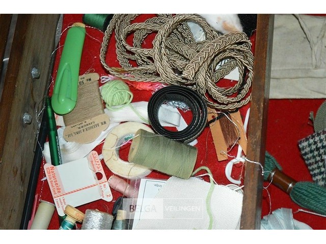 Antiek naaikistje - afbeelding 3 van  3