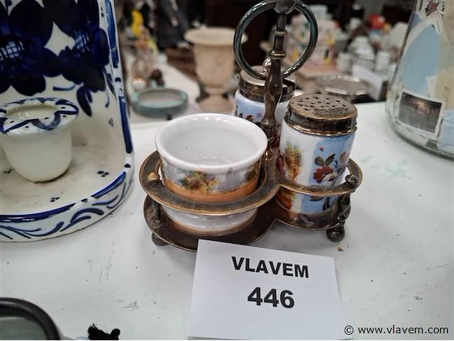 Div. activa uit inboedels en falingen deel ii: wo. glaswerk, meubelen, verzamelobjecten, gereedschap, hobby materiaal, vintage, elektro enz.