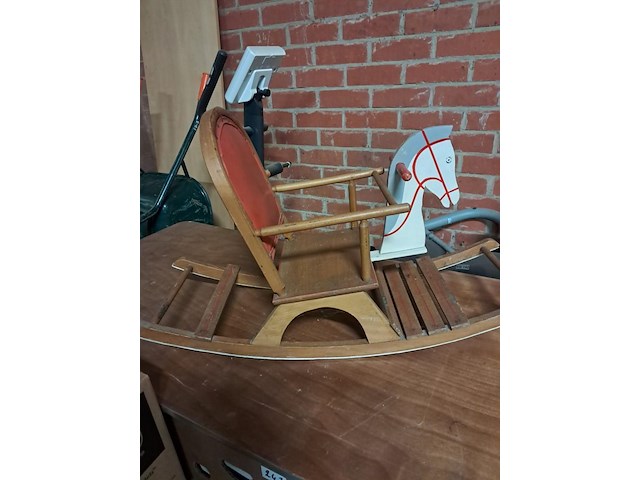 Antiek schommelpaard - afbeelding 1 van  4