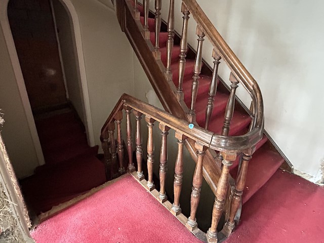 Antiek trapleuning van gelijkvloers tot 2de verdiep - afbeelding 2 van  4