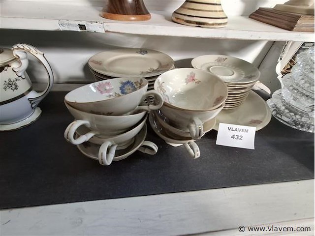 Antiek vaatwerk - afbeelding 1 van  2